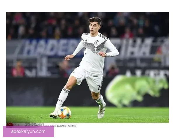 格纳布里在德国队作用显著，近期表现稳健且进攻端持续提升